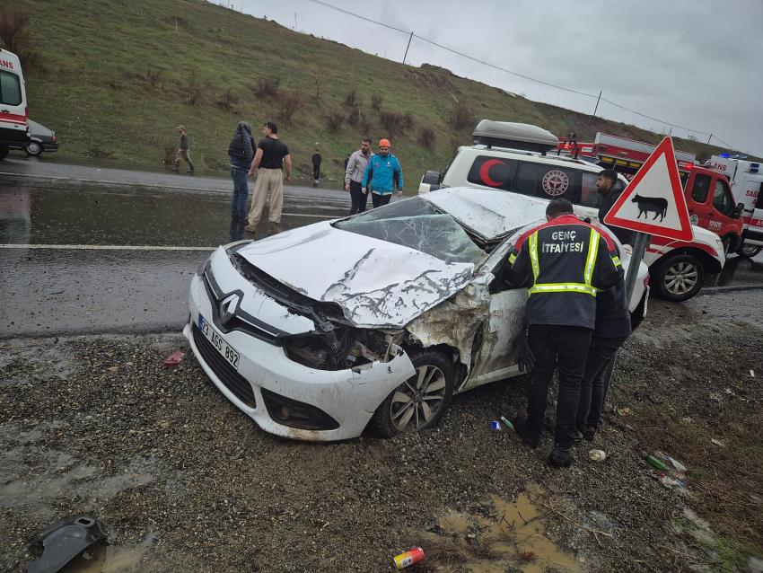 Genç Yolu'nda Kaza: 1 Ölü 3 Yaralı